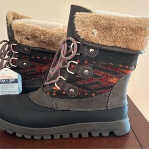 BearPaw Women's Black and Tan Winter Boots